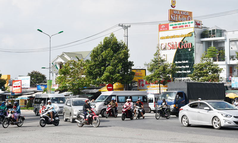 Ngã tư Tân Thành thường xuyên bị ùn ứ giao thông vào giờ cao điểm. Ảnh: T.Huyền