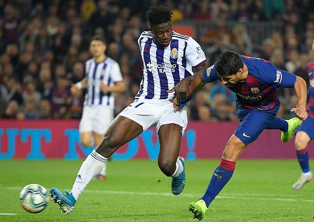 Tin bóng đá 26-11-2019: Ibrahimovic "tẽn tò" khi tiết lộ bến đỗ mới Salisu truy cản Luis Suarez ở trận Barca vs Real Valladolid