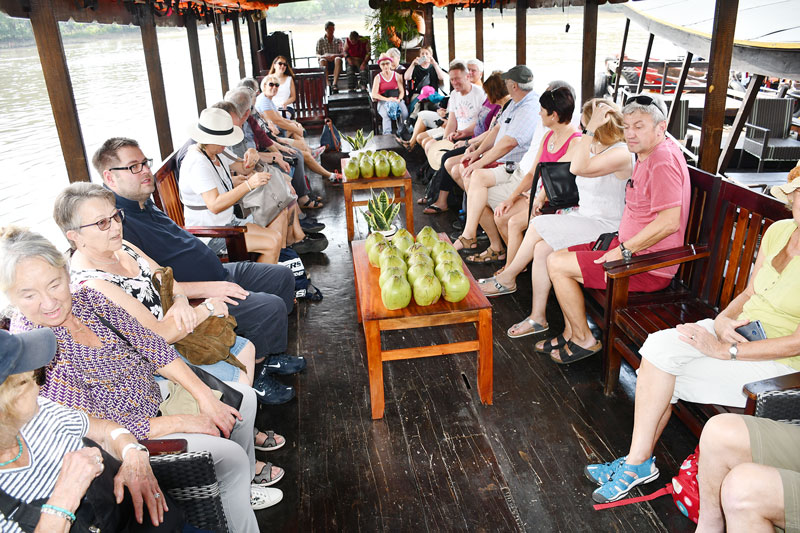 Đẩy mạnh liên kết phát triển thương mại, dịch vụ, du lịch Khách quốc tế tham quan du lịch trên sông tại TP. Bến Tre.