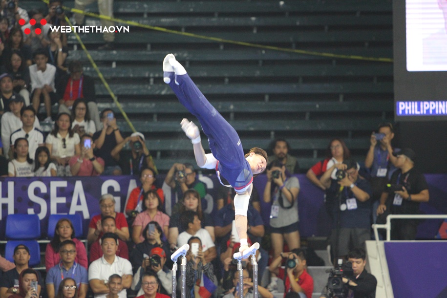 Đinh Phương Thành lập cú đúp HCV ở các nội dung xà đơn và xà kép