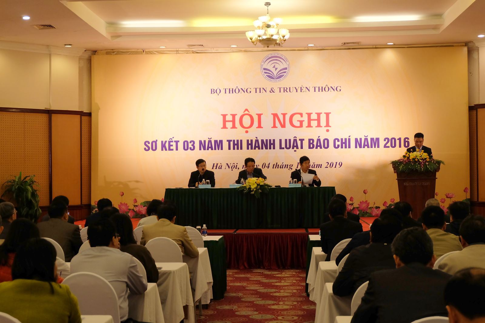 Còn tình trạng "báo hóa", phóng viên thường trú hoạt động gây bức xúc cho địa phương, doanh nghiệp Quang cảnh hội nghị.