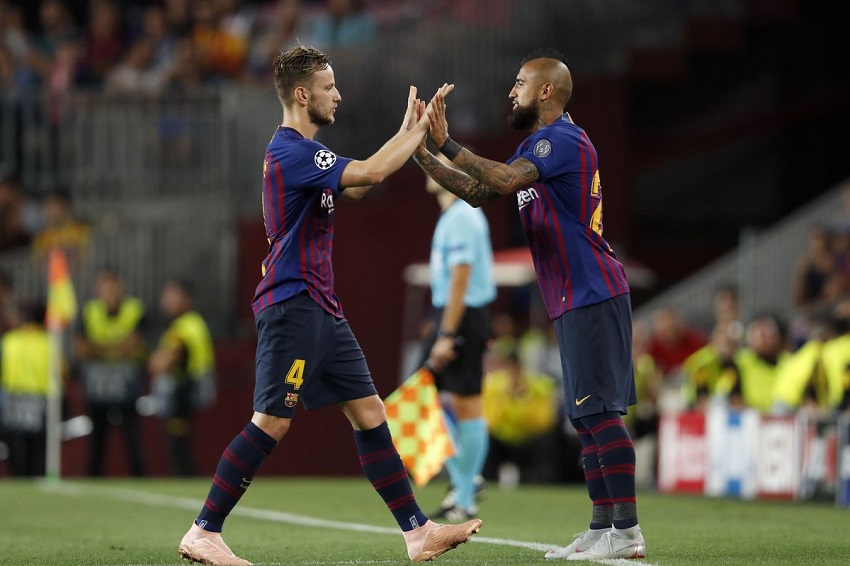 Rakitic hoặc Vidal sẽ rời Barca trong tháng 1