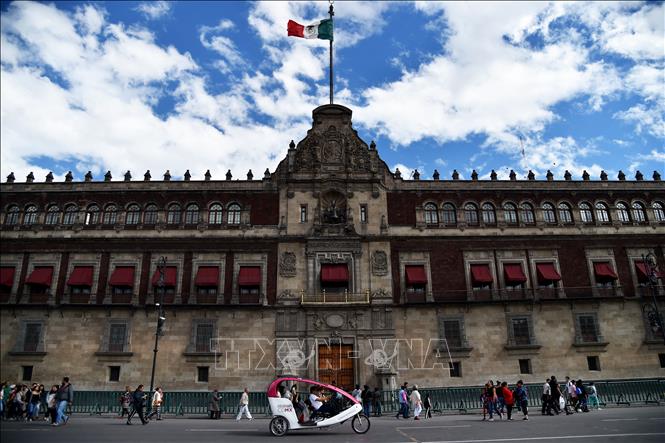 Quang cảnh bên ngoài Cung điện Quốc gia ở Mexico City, Mexico. Ảnh: AFP/ TTXVN
