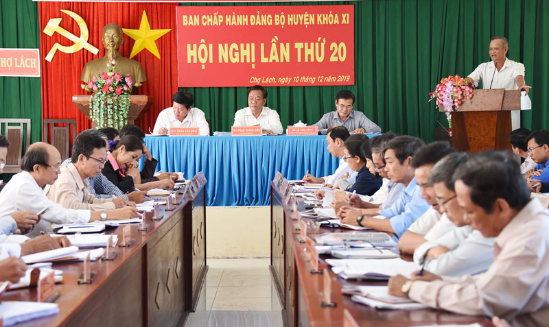 Chủ nhiệm Ủy ban Kiểm tra Tỉnh ủy Trần Thanh Vũ phát biểu tại hội nghị.