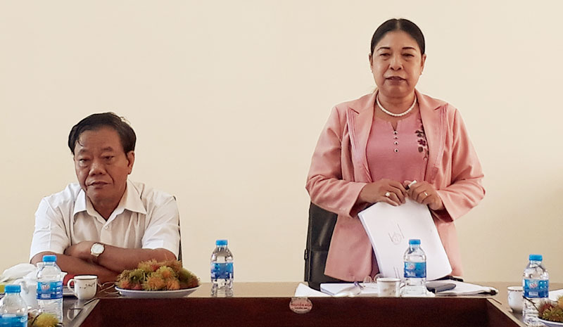 Thẩm định và chấm điểm Giao ước thi đua công tác dân vận năm 2019 Bà Võ Thị Thủy - Phó trưởng Ban Dân vận Tỉnh ủy phát biểu trong buổi làm việc tại huyện Chợ Lách.