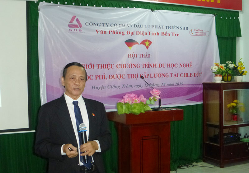 Ông Đặng Minh Thương - Phó tổng giám đốc Công ty Cổ phần đầu tư phát triển SHB trao đổi cung cấp thông tin cho các đại biểu.