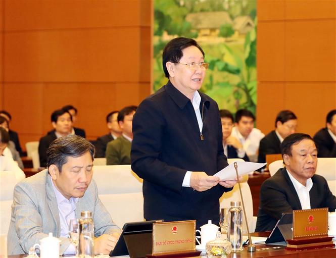 Bộ trưởng Bộ Nội Lê Vĩnh Tân trình bày Tờ trình của Chính phủ. Ảnh: Trọng Đức/TTXVN