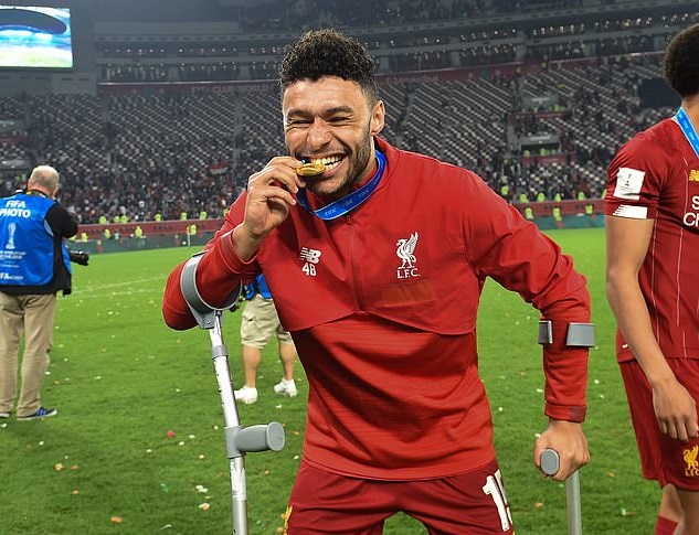 Tin bóng đá 22-12-2019: Solskjaer khẳng định có tiếng nói chuyển nhượng ở MU Oxlade-Chamberlain ăn mừng với nạng