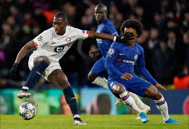 Tin bóng đá 25-12-2019: Ông chủ của Louis Vuitton muốn mua lại AC Milan Soumare trong màu áo Lille ở trận gặp Chelsea