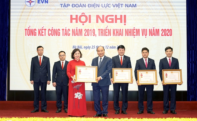 Thủ tướng trao Huân chương Lao động hạng Ba cho 6 cá nhân của EVN 