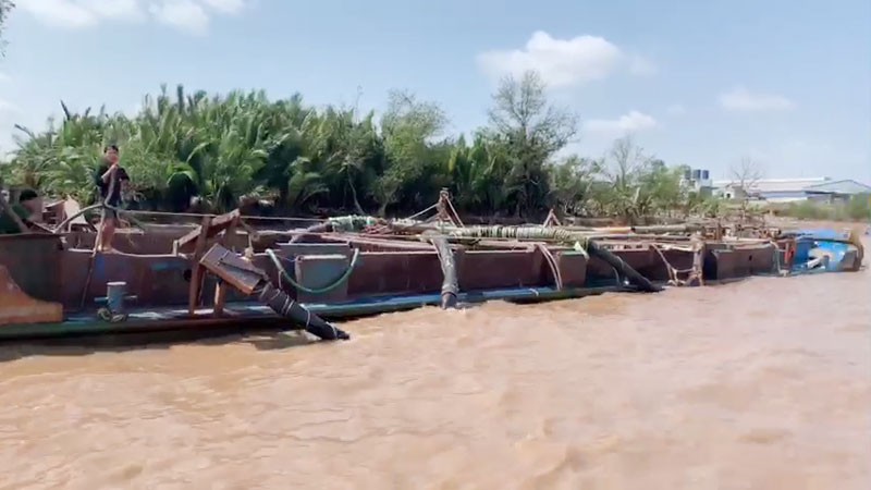 Tàu sắt của các đối tượng.