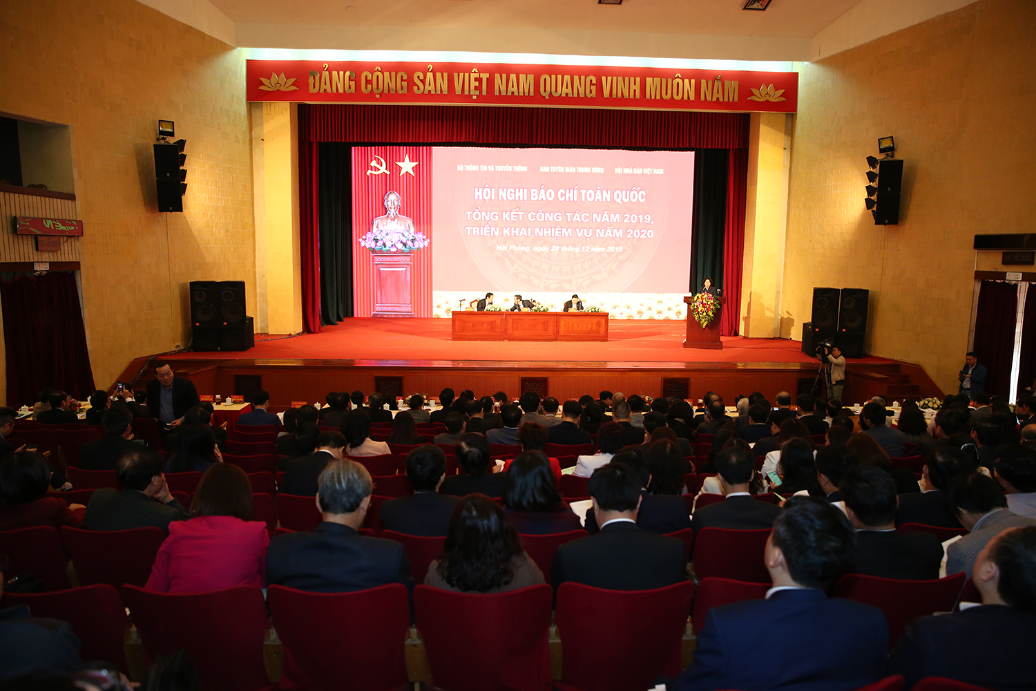 Tập trung cao điểm thực hiện quy hoạch báo chí Toàn cảnh Hội nghị báo chí toàn quốc tổng kết công tác năm 2019. Ảnh VGP/Đình Nam