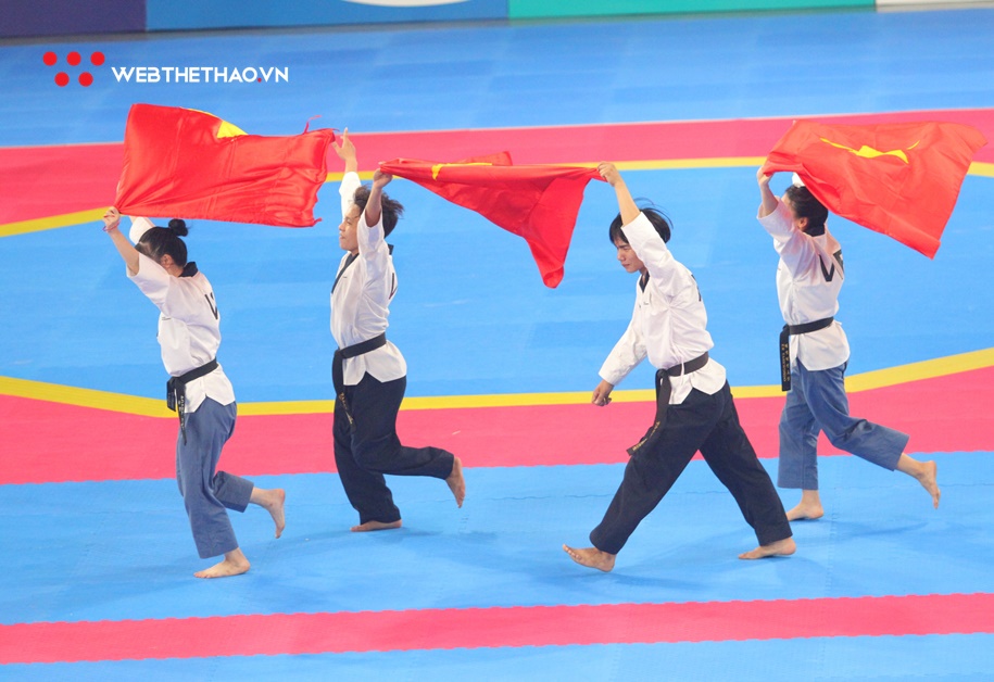 Đội quyền sáng tạo hỗn hợp nam-nữ Taekwondo mơ ước chạm vào Cúp Chiến thắng 2019 ĐT quyền sáng tạo nam-nữ hỗn hợp đã mở hàng HCV cho Taekwondo Việt Nam ở SEA Games vừa qua.