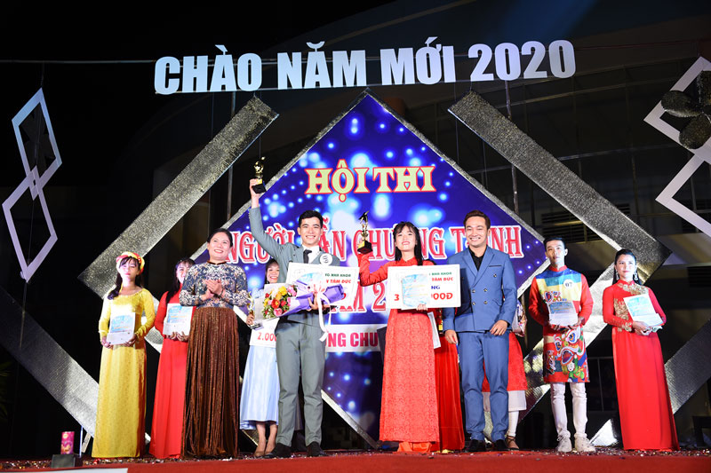 Hoạt động văn hóa, văn nghệ chào năm mới 2020 Anh Nguyễn Minh Ngọc (Trường Phổ thông Hermann Gmeiner đạt giải nhất Hội thi Người dẫn chương trình. Ảnh: Thanh Đồng