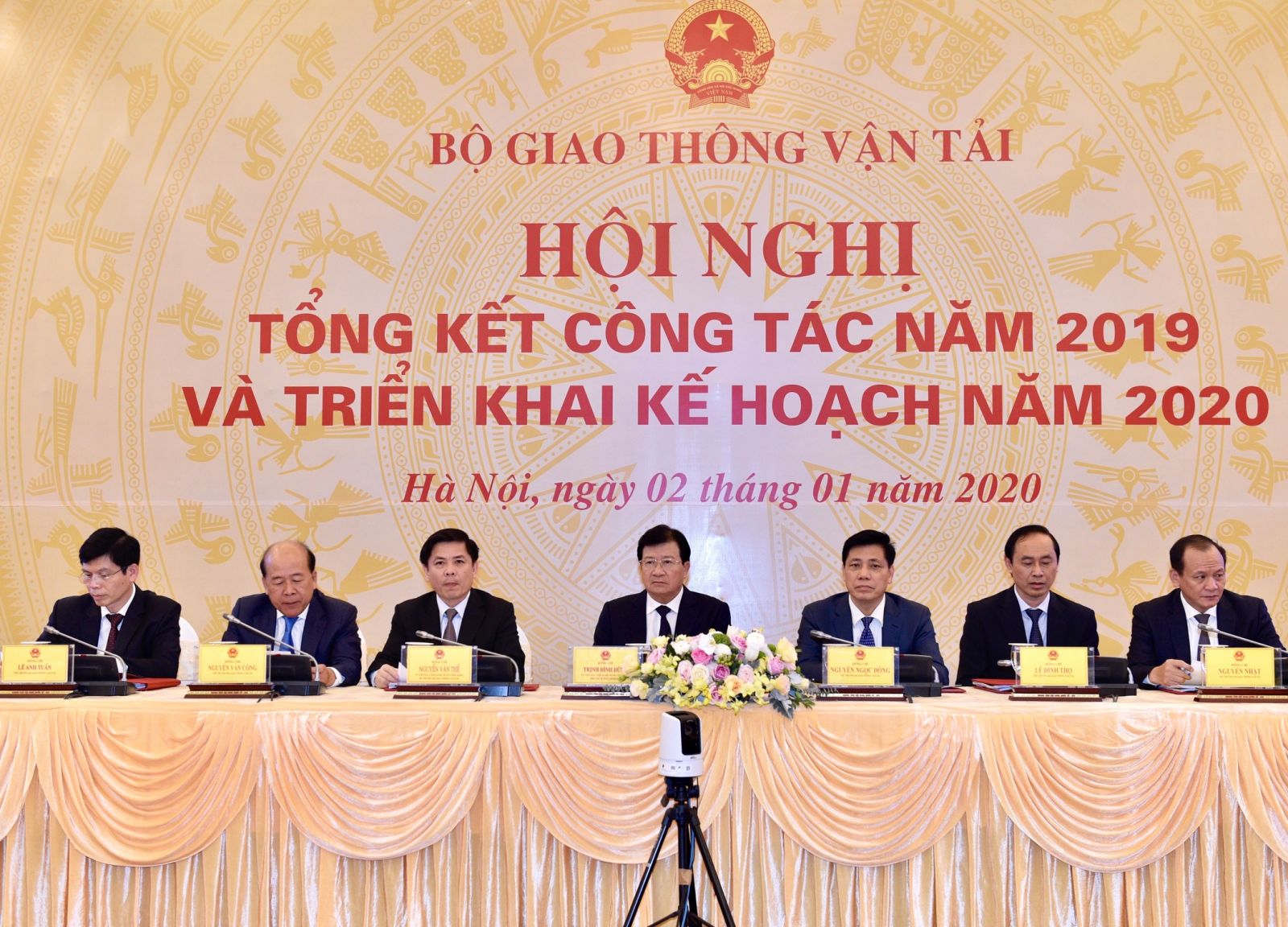 Phó Thủ tướng Trịnh Đình Dũng dự buổi tổng kết công tác năm 2019 và triển khai kế hoạch năm 2020 của Bộ GTVT. Ảnh: VGP/Nhật Bắc