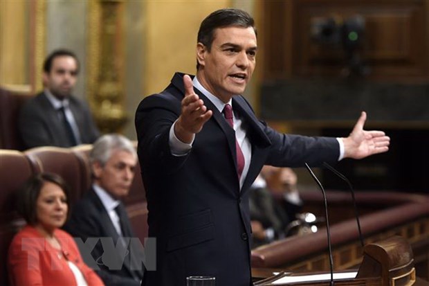Tây Ban Nha có chính phủ liên minh đầu tiên trong nhiều thập kỷ Thủ tướng Pedro Sanchez phát biểu sau khi vượt qua cuộc bỏ phiếu tại Quốc hội ở Madrid, Tây Ban Nha, ngày 7-1-2020. Ảnh: AFP/TTXVN