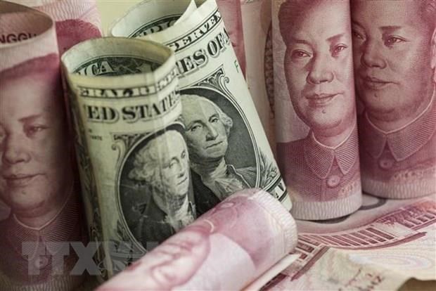 Mỹ chính thức gỡ bỏ cáo buộc thao túng tiền tệ đối với Trung Quốc Đồng nhân dân tệ và đồng USD tại một ngân hàng ở Bắc Kinh, Trung Quốc. Ảnh: AFP/TTXVN