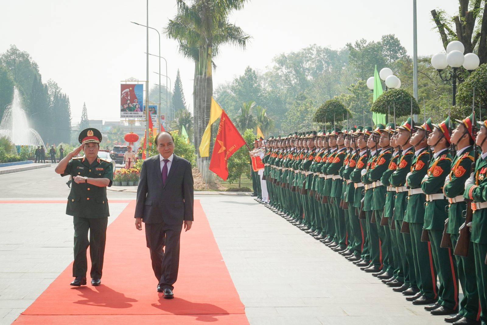 Thủ tướng thăm Trường Sĩ quan Lục quân 2 Thủ tướng yêu cầu Trường Sĩ quan Lục quân 2 nâng cao hơn nữa chất lượng đào tạo; gắn kết giữa học và hành. Ảnh: VGP/Quang Hiếu