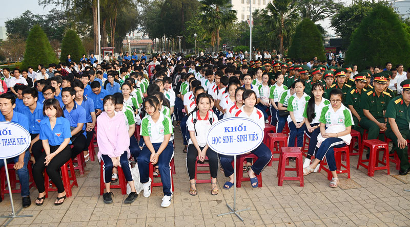 Phát động thi đua đảm bảo trật tự an toàn giao thông năm 2020 Quang cảnh lễ phát động Năm an toàn giao thông 2020 chủ đề “Đã uống rượu, bia - không lái xe”. Ảnh: Hữu Hiệp