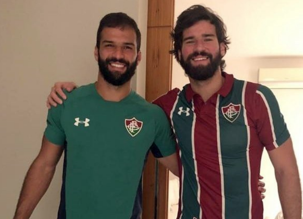 Tin bóng đá 7-2-2020: MU chốt giá bán hậu vệ cho AS Roma Alisson đang tập luyện cùng anh trai Muriel ở quê nhà Brazil