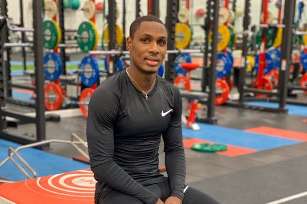 Ighalo đang phải tập luyện riêng ở Manchester