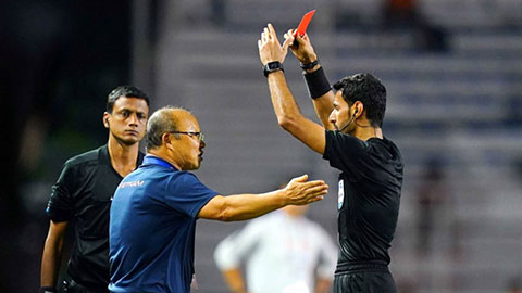 HLV Park Hang Seo bị cấm 4 trận, phạt 5.000 USD vì phản ứng ở SEA Games 30