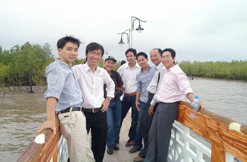 Kết quả qua 10 năm thực hiện “Đề án 50” Các ứng viên Đề án 50 trong chuyến khảo sát rừng ngập mặn ở Bạc Liêu. Ảnh: CTV