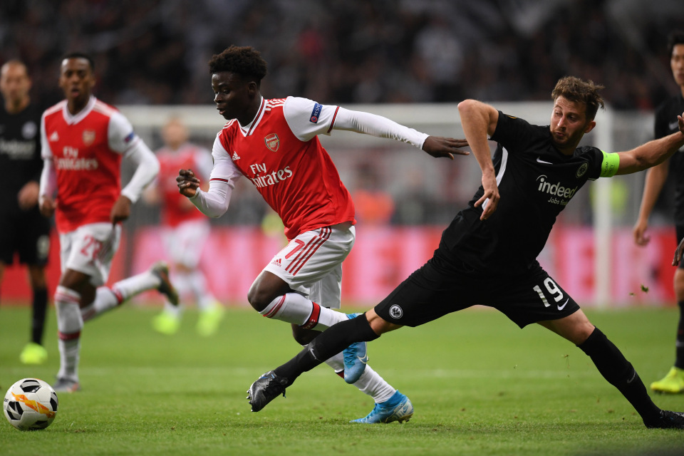 Arsenal đang phải tìm cách giữ chân Bukayo Saka