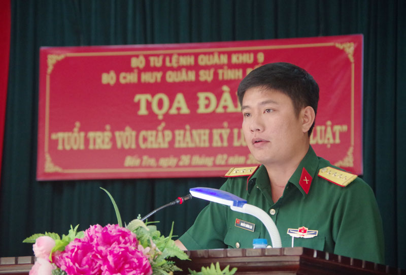 Tọa đàm “Tuổi trẻ với chấp hành kỷ luật, pháp luật” Đại diện đoàn viên, đảng viên trẻ phát biểu trong buổi tọa đàm.