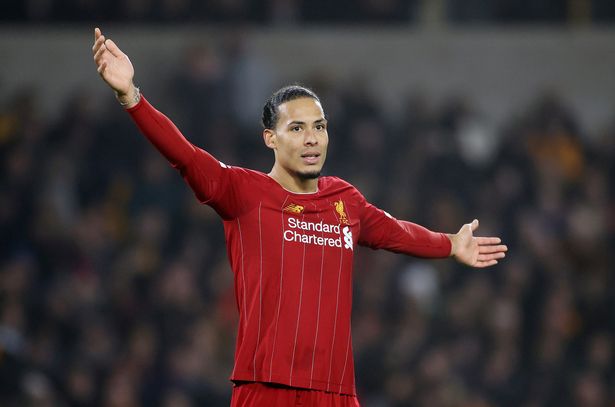 Van Dijk đang được đề nghị gia hạn hợp đồng với Liverpool