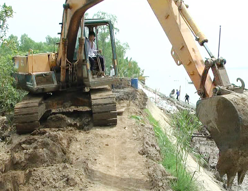 Hướng lâu dài cần xây dựng hệ thống đê ngăn mặn cho Tam Hiệp. Ảnh: Tuyết Mai