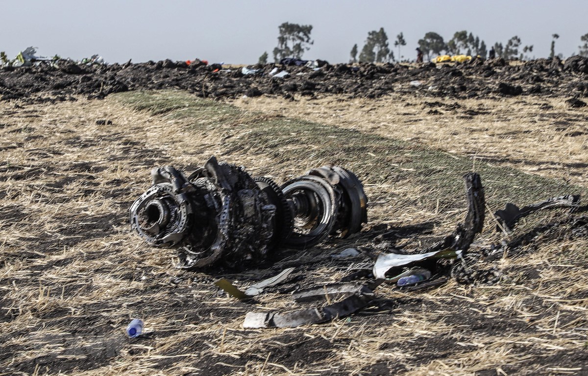 Hiện trường vụ rơi máy bay Boeing 737 MAX của Hãng hàng không Ethiopian Airlines gần Bishoftu, Ethiopia, ngày 11-3-2019. Ảnh: AFP/TTXVN