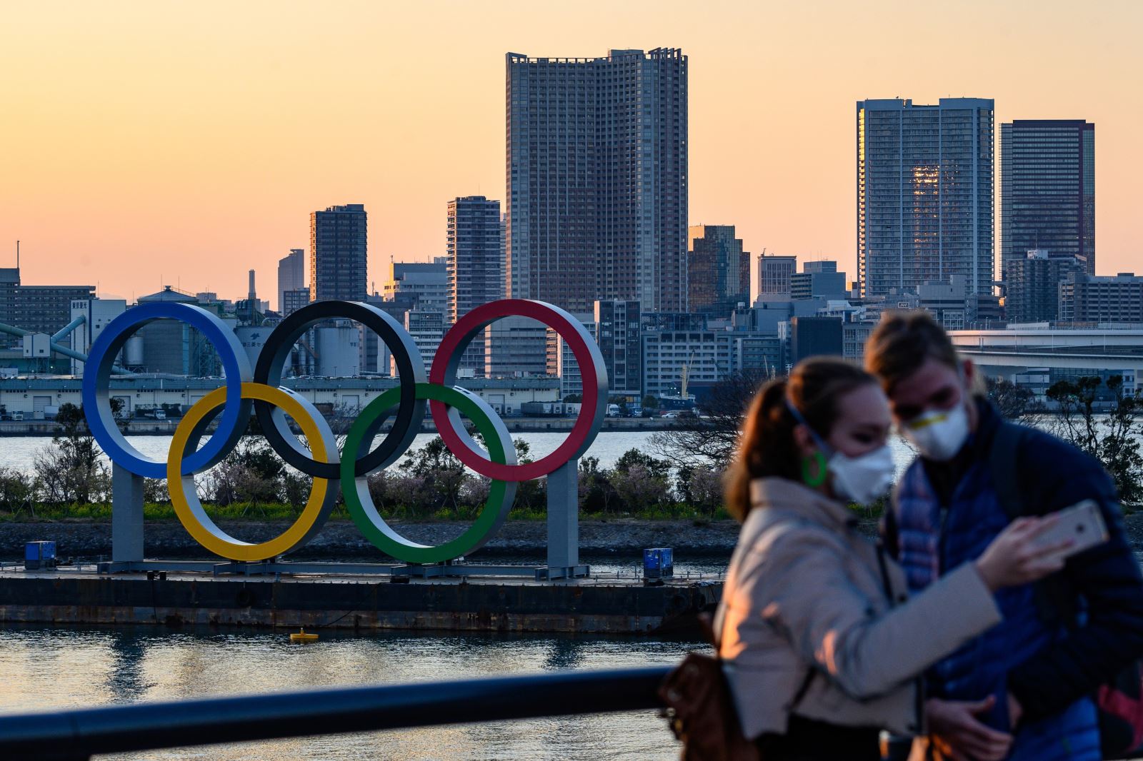 Biểu tượng Olympic tại Tokyo, Nhật Bản ngày 6-3-2020. Ảnh: AFP/TTXVN