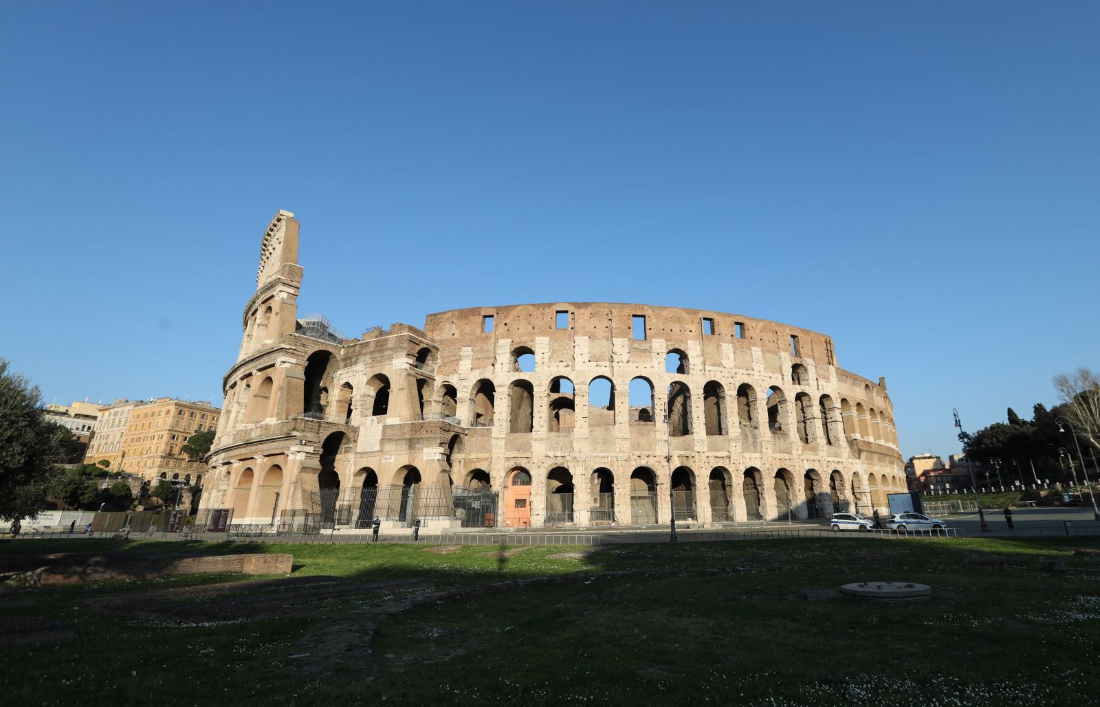 Đấu trường La Mã tại Rome, Italy, vắng bóng khách du lịch ngày 16-3-2020 trong bối cảnh dịch COVID-19 lan rộng. Ảnh: THX/ TTXVN