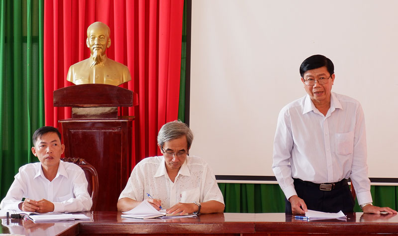 Phó Chủ tịch UBND huyện Nguyễn Ngọc Tân phát biểu. 