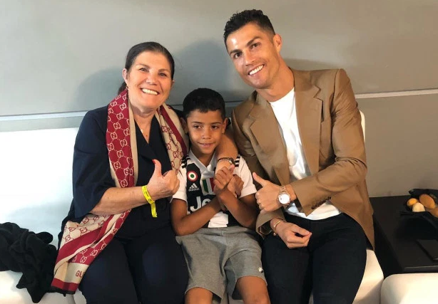 Mẹ Ronaldo đã xuất viện về nhà sau khi bình phục từ cơn đột quỵ