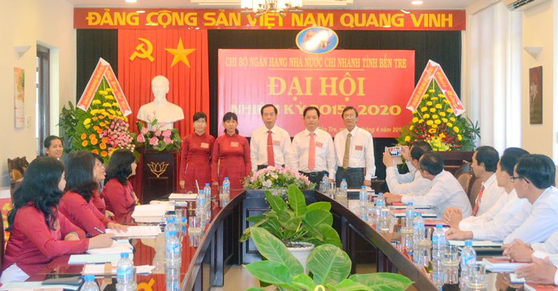 Chi ủy chi bộ nhiệm kỳ 2015 - 2020 ra mắt tại đại hội.