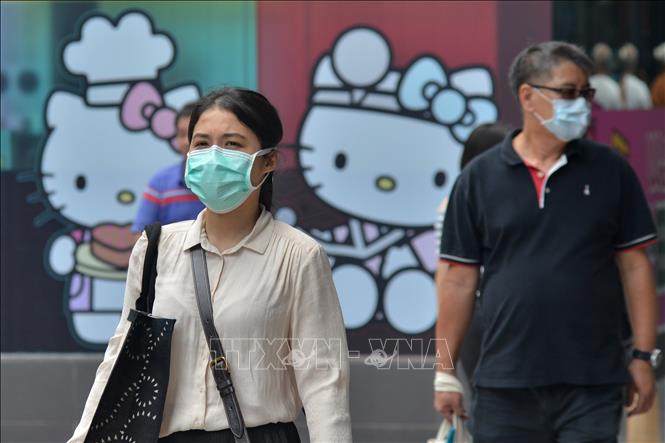 Người dân đeo khẩu trang phòng dịch COVID-19 tại Kuala Lumpur, Malaysia ngày 14-3-2020. Ảnh: AFP/TTXVN