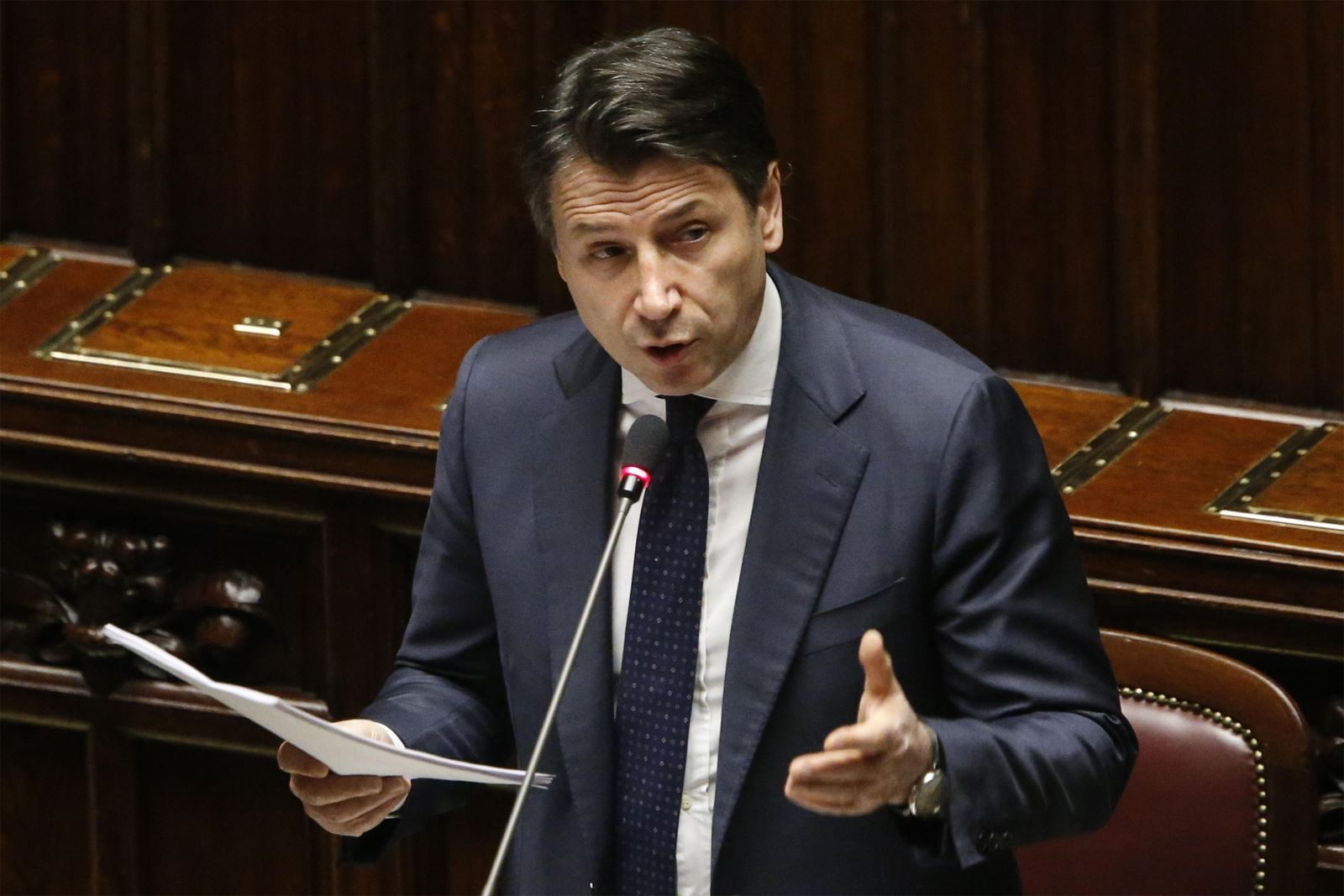 Thủ tướng Italy Giuseppe Conte phát biểu tại phiên họp Quốc hội ở Rome ngày 25-3-2020. Ảnh: AFP/TTXVN