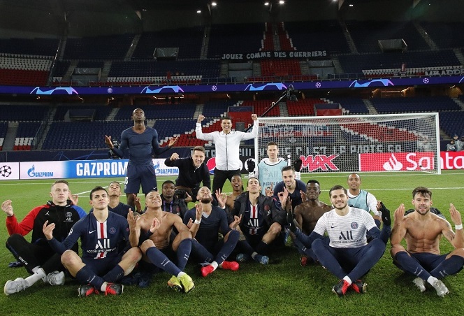 Các cầu thủ PSG bắt chước cách ăn mừng của Haaland