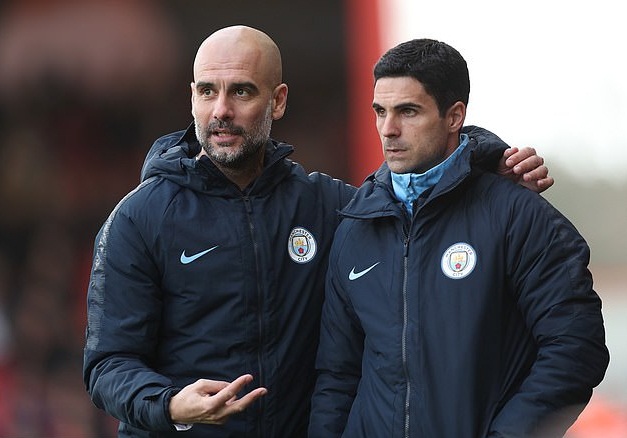 HLV Arteta chia buồn với HLV Guardiola về cái chết của mẹ