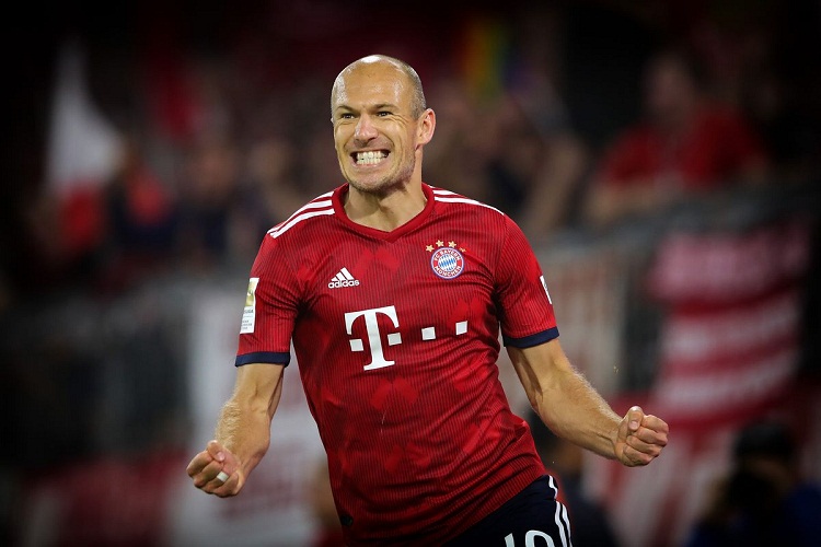 Robben phải tự cách ly ở nhà vì bà xã nhiễm COVID-19