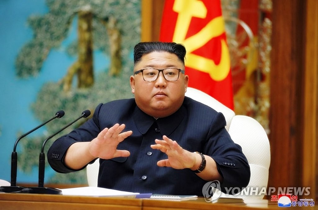 Chủ tịch Triều Tiên Kim Jong-un phát biểu tại cuộc họp Bộ chính trị Đảng Lao động Triều Tiên ngày 11-4-2020. Ảnh: KCNA