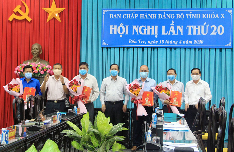 Ban Thường vụ Tỉnh ủy Quyết định cho các đồng chí.