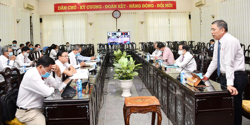 Bế mạc kỳ họp HĐND tỉnh lần thứ 15 Các đại biểu tham gia thảo luận tại kỳ họp