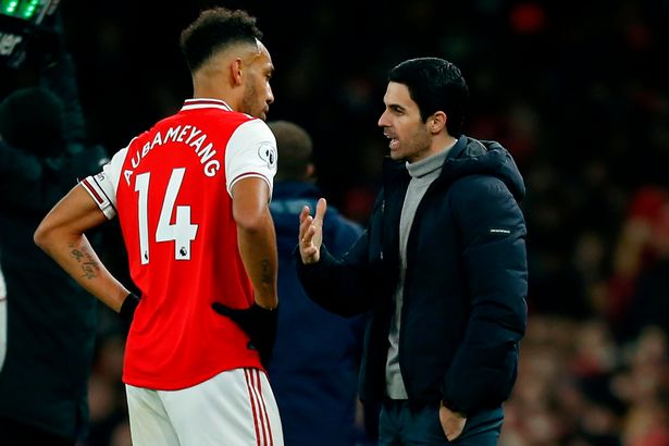 Arsenal có thể bán Aubameyang vì bất đồng lương