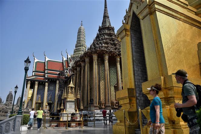  Khách du lịch tại Bangkok, Thái Lan ngày 2-3-2020. Ảnh: AFP/ TTXVN