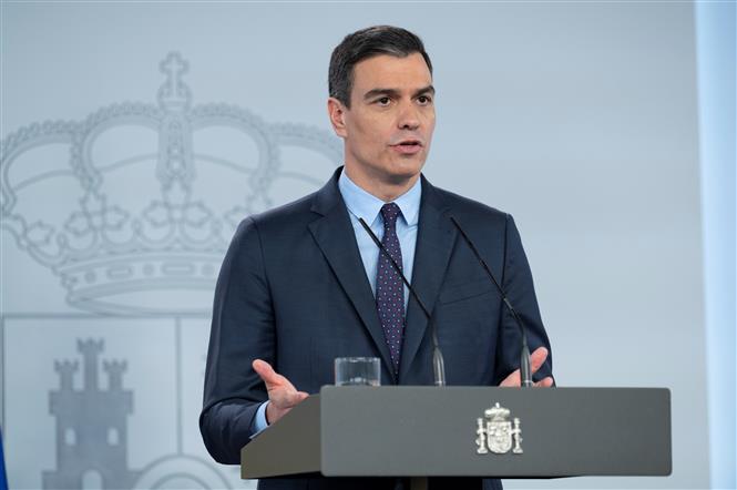  Thủ tướng Tây Ban Nha Pedro Sanchez tại cuộc họp báo về dịch COVID-19 ở Madrid, Tây Ban Nha, ngày 9-5-2020. Ảnh: AFP/TTXVN