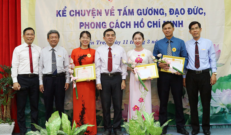 Đảng bộ - Công đoàn Văn phòng Tỉnh ủy phối hợp tổ chức Hội thi kể chuyện về tấm gương đạo đức, phong cách Hồ Chí Minh. Ảnh: Lợt Võ