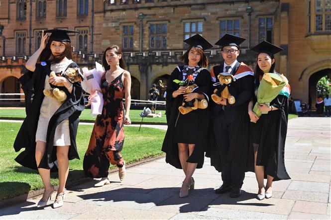  Sinh viên nước ngoài tại trường đại học Sydney, Australia. Ảnh: AFP/ TTXVN